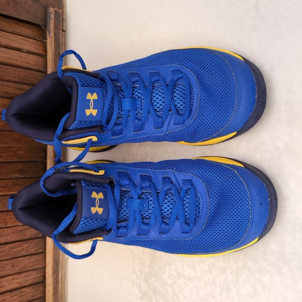 Great Condition Classic Curry Boys Basketball Shoes